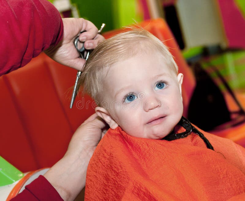 Corte de cabelo para bebê menino