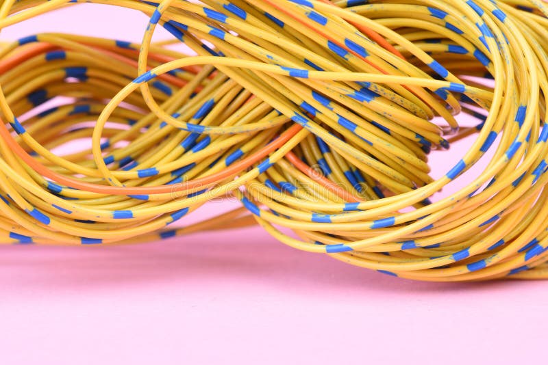 Primer de cables eléctricos imagen de archivo libre de regalías Primer de cables eléctricos imagen de archivo libre de regalías