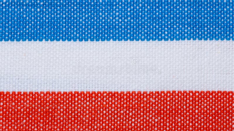 Primer de la materia textil rayada blanca del rojo azul como fondo o textura fotos de archivo libres de regalías Primer de la materia textil rayada blanca del rojo azul como fondo o textura fotos de archivo libres de regalías