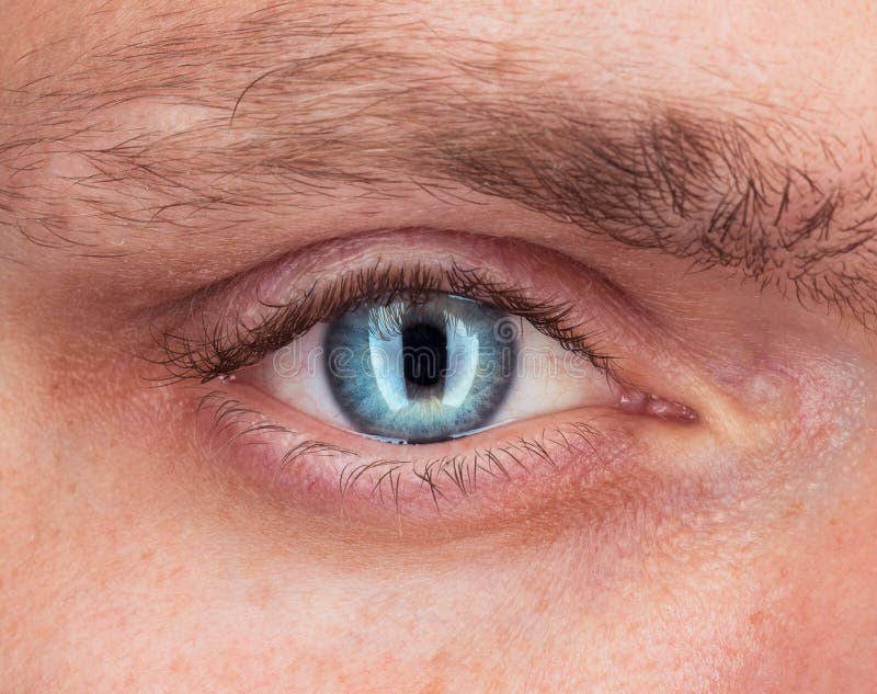 Primer del ojo azul un hombre fotografía de archivo libre de regalías Primer del ojo azul un hombre fotografía de archivo libre de regalías