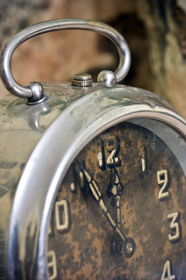 Primer del reloj de la vendimia imagen de archivo libre de regalías Primer del reloj de la vendimia imagen de archivo libre de regalías