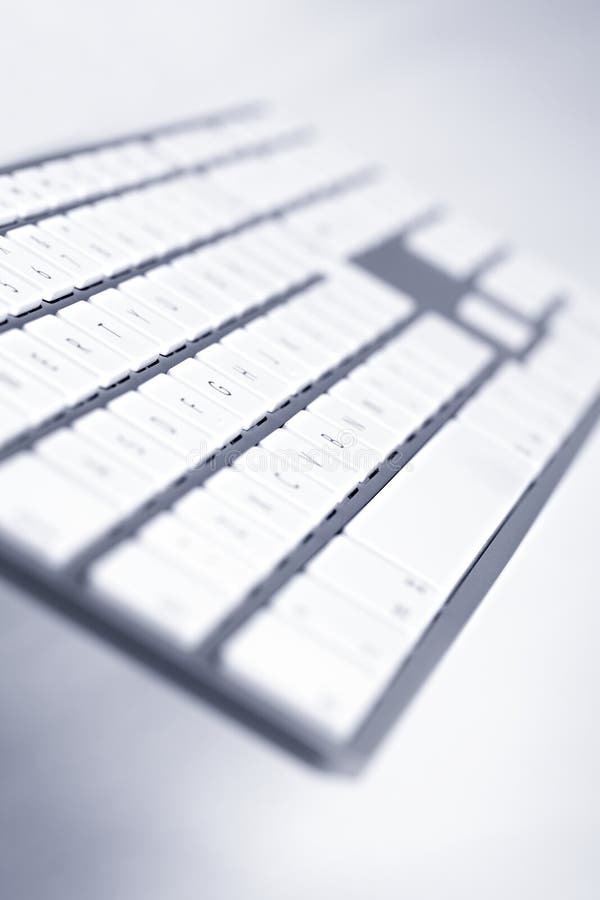 Primer del teclado moderno, opinión de ángulo foto de archivo Primer del teclado moderno, opinión de ángulo foto de archivo