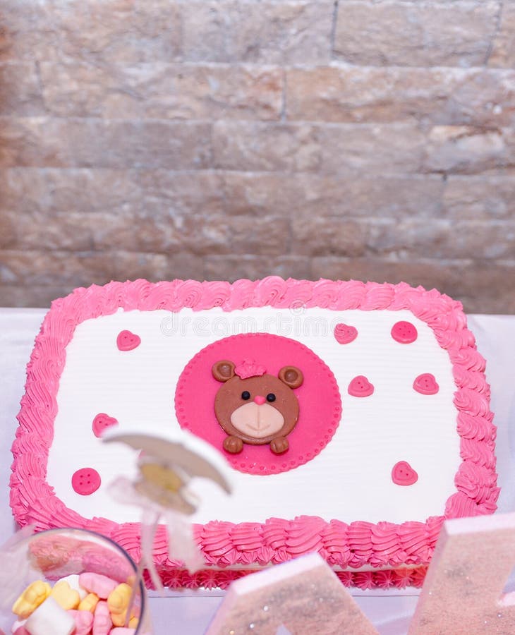 primera torta de cumpleaños del bebé con el oso de peluche fotografía de archivo libre de regalías primera torta de cumpleaños del bebé con el oso de peluche fotografía de archivo libre de regalías