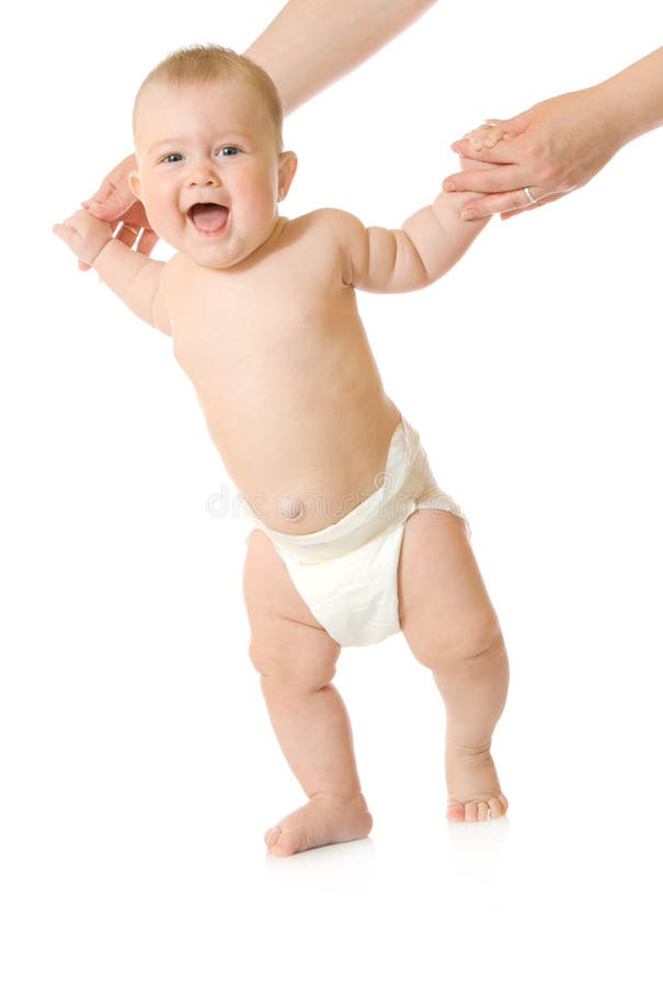 Primeros pasos de un bebé aislado fotos de archivo