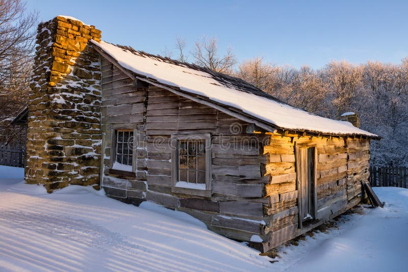 Primitieve cabine, de Winter toneel, het Nationale Park van Cumberland Gap stock fotografie Primitieve cabine, de Winter toneel, het Nationale Park van Cumberland Gap stock fotografie