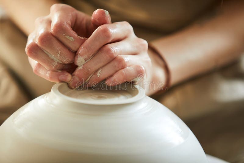 Primo piano della ruota delle terraglie immagine stock libera da diritti Primo piano della ruota delle terraglie immagine stock libera da diritti