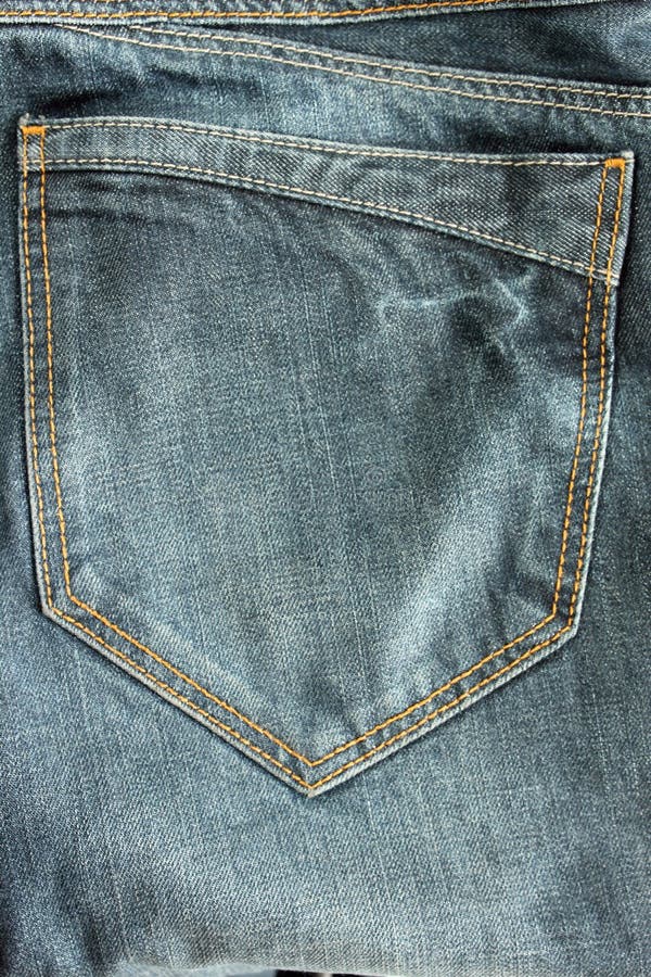 Primo piano della tasca delle blue jeans per gli ambiti di provenienza fotografie stock libere da diritti Primo piano della tasca delle blue jeans per gli ambiti di provenienza fotografie stock libere da diritti