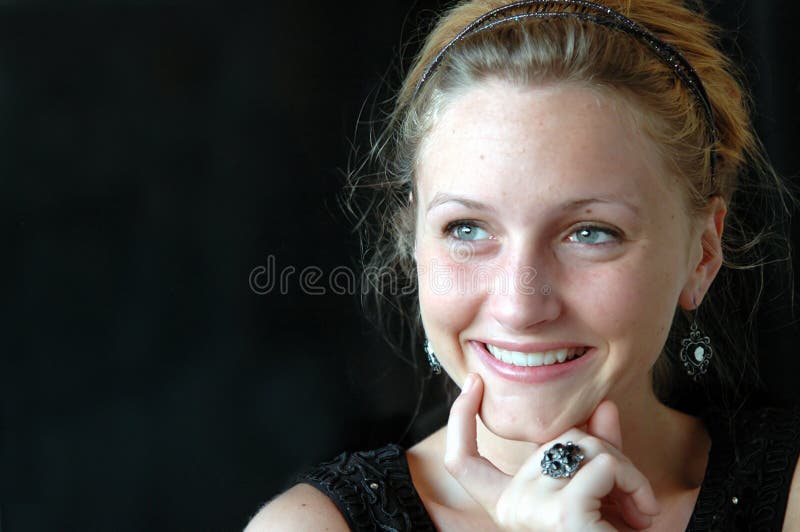 Primo piano teenager di pensiero fotografia stock libera da diritti Primo piano teenager di pensiero fotografia stock libera da diritti