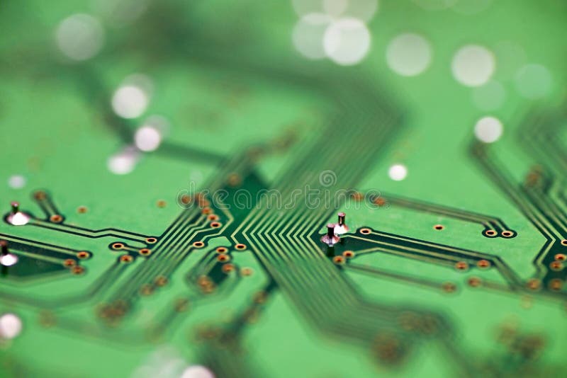 Primo piano verde del circuito, fondo alta tecnologia astratto Tecnologia di hardware elettronica Comunicazione integrata fotografia stock libera da diritti