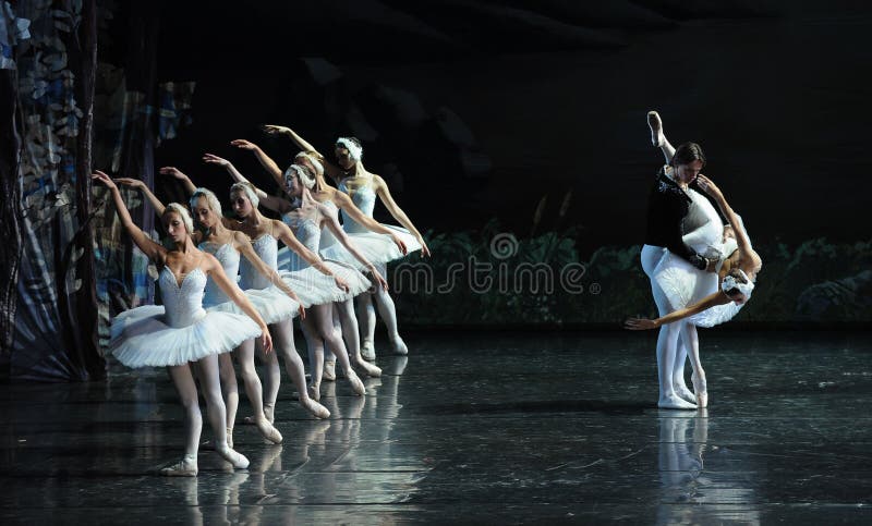 Swan lake ballet hi-res stock photography and images - Page 2 - Alamy