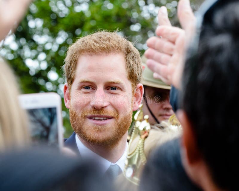 Melbourne, Australia 18th October 2018. Prince Harry the Duke of Sussex greets well wishers in the crowd outside Governement House in Melbourne. Melbourne, Australia 18th October 2018. Prince Harry the Duke of Sussex greets well wishers in the crowd outside Governement House in Melbourne