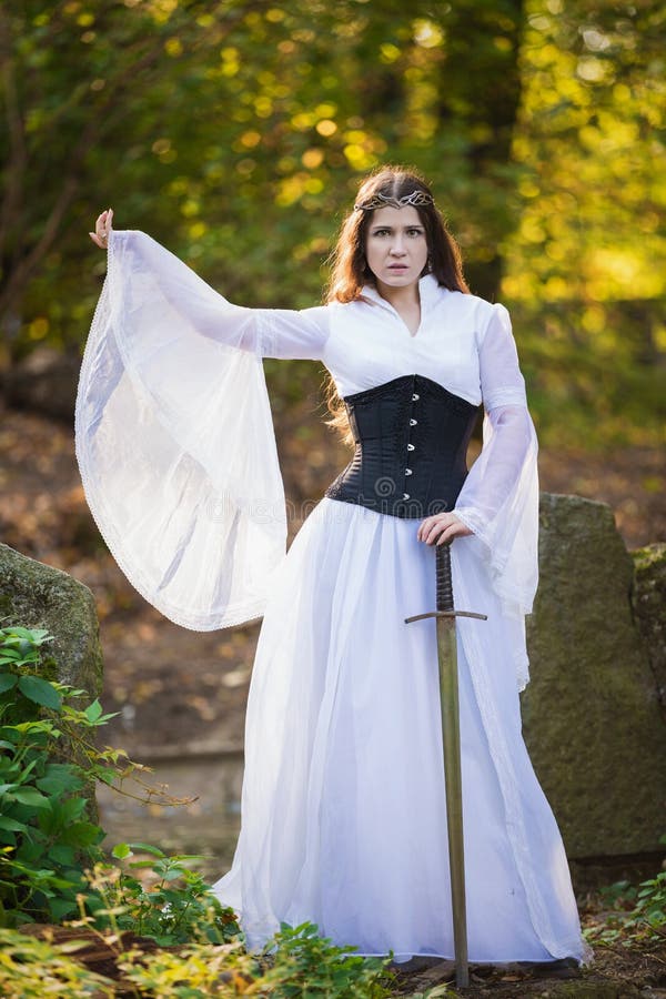 Princesa antigua con la espada foto de archivo libre de regalías