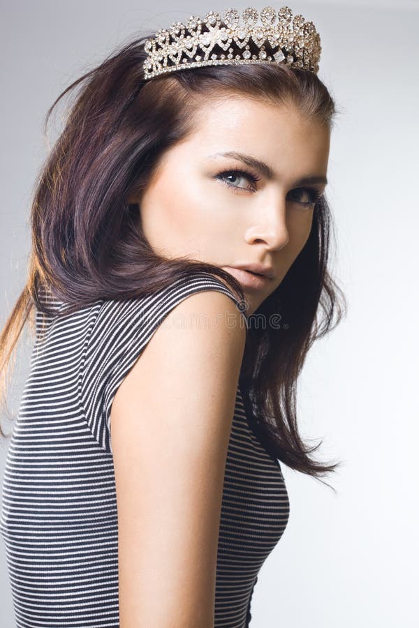 Princesa com coroa de diamantes imagem de stock royalty free