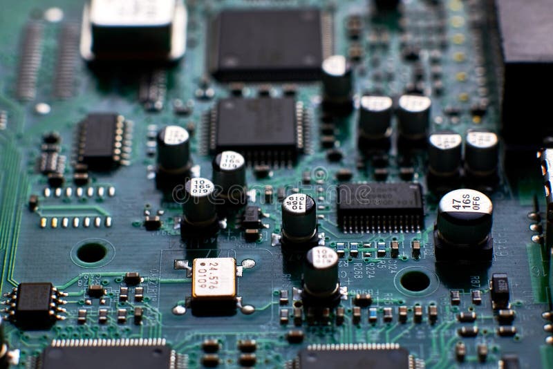 Printkaart met chips en andere onderdelen voor elektronica royalty-vrije stock afbeeldingen Printkaart met chips en andere onderdelen voor elektronica royalty-vrije stock afbeeldingen