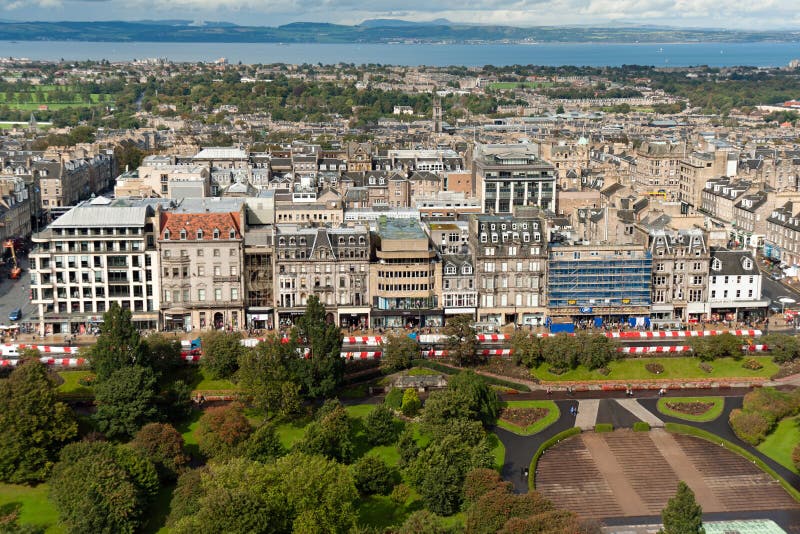 Prinzen Street vom Edinburgh-Schloss lizenzfreies stockbild Prinzen Street vom Edinburgh-Schloss lizenzfreies stockbild