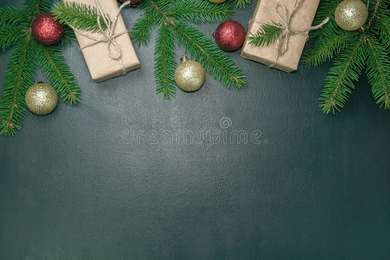 Priorità bassa nera di natale Oro ed ornamento rosso Decorati di natale fotografia stock libera da diritti Priorità bassa nera di natale Oro ed ornamento rosso Decorati di natale fotografia stock libera da diritti