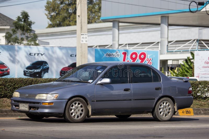 Privat gammal bil, Toyota Corolla royaltyfri bild Privat gammal bil, Toyota Corolla royaltyfri bild