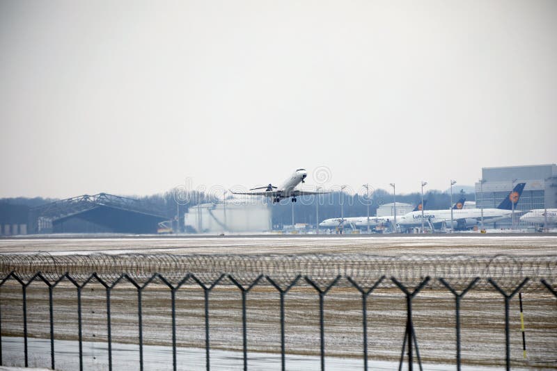 Privat stråle som tar av, Munich flygplats MUC arkivbilder Privat stråle som tar av, Munich flygplats MUC arkivbilder