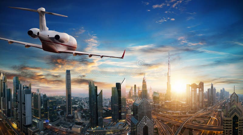 Privé jet die boven de stad van Doubai vliegen stock fotografie Privé jet die boven de stad van Doubai vliegen stock fotografie