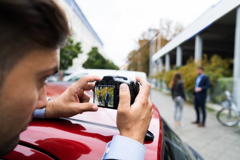 Privédetective die Spioneert. Onderzoek en Surveillance royalty-vrije stock afbeelding