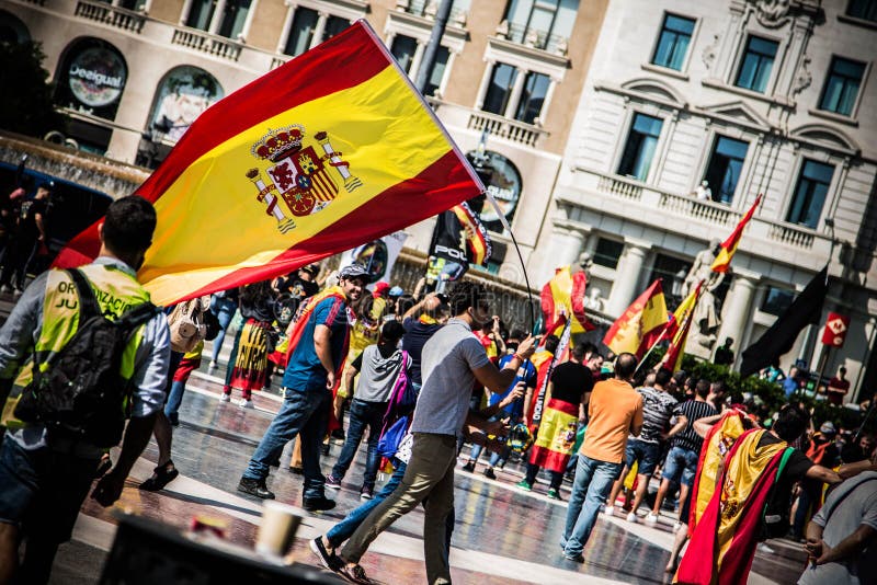 Pro nacionalista espanhol com uma bandeira em Barcelona, imagens de stock royalty free Pro nacionalista espanhol com uma bandeira em Barcelona, imagens de stock royalty free