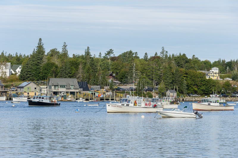 Problem för hummerfartygdubblett i Bass Harbor arkivfoto Problem för hummerfartygdubblett i Bass Harbor arkivfoto