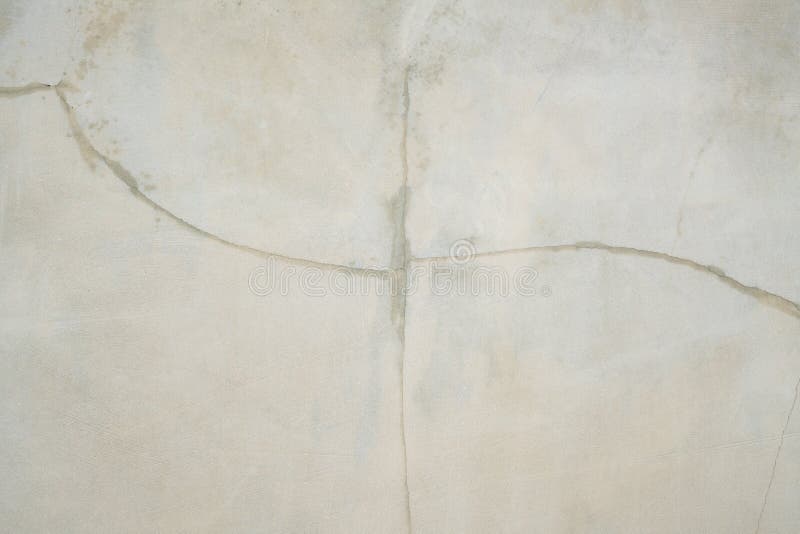 Problem of Moisture Crack Surface Texture on Exterior Dirty Concrete