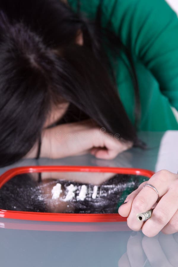 Problema teenager di tossicodipendenza - cocaina fotografia stock libera da diritti Problema teenager di tossicodipendenza - cocaina fotografia stock libera da diritti