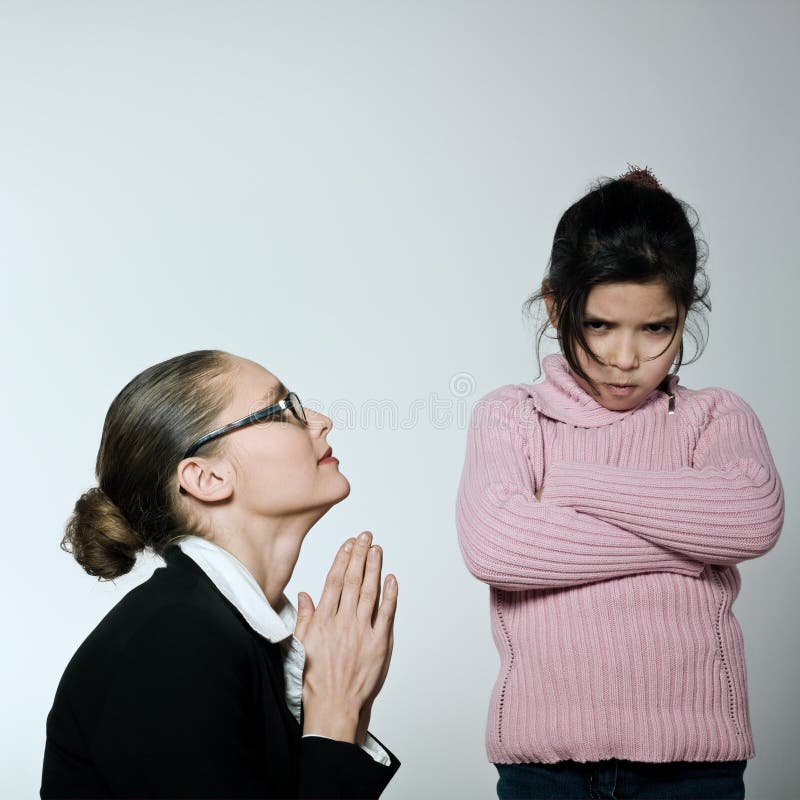 Problèmes de dipute de conflit d'enfant de femme image stock Problèmes de dipute de conflit d'enfant de femme image stock