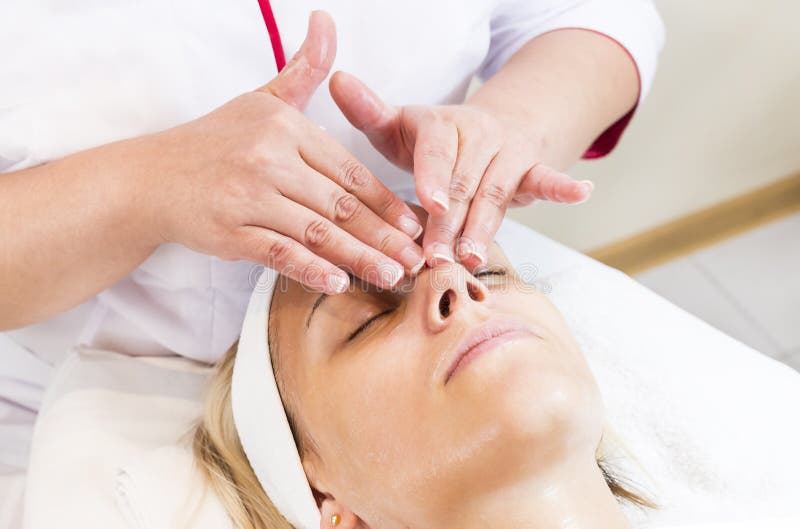 Process Cosmetic Mask Of Massage And Facials Stock Image Image Of Clinic Health 101497705