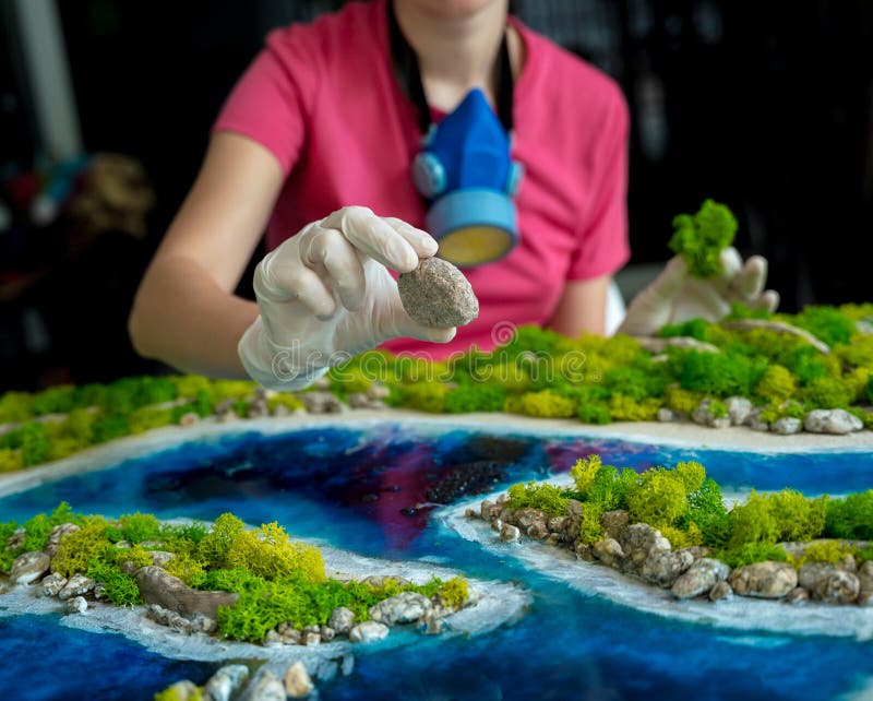 The Process of Making the Art Decor of Epoxy Resin, Natural Stones and