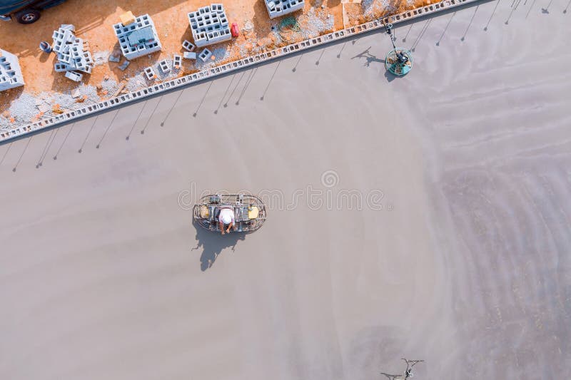 The Process of Polishing and Leveling Cement Screed Mortar Floors on