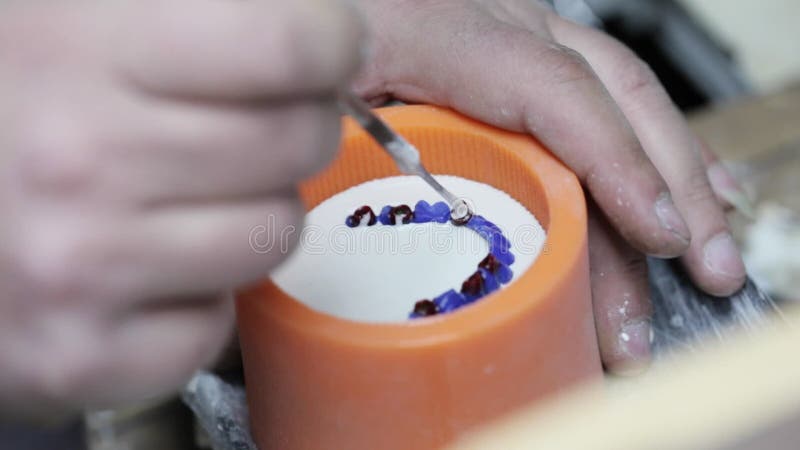 Processo da criatura do implante de Ceramet no laboratório