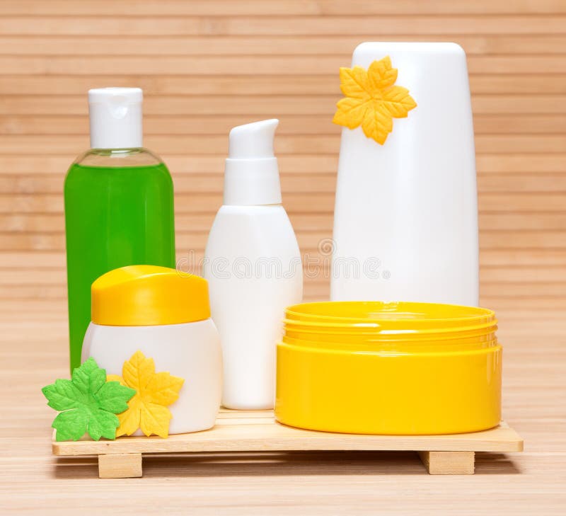 Prodotti cosmetici differenti per cura del corpo fotografia stock Prodotti cosmetici differenti per cura del corpo fotografia stock
