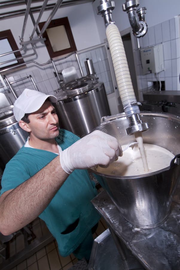 Producción del yogur foto de archivo. Imagen de producto 24378916