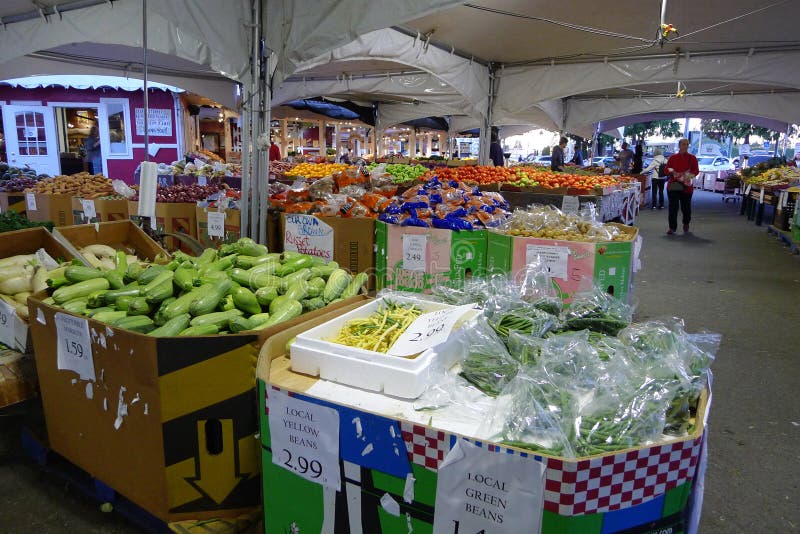Produce Store in Canada editorial stock photo. Image of outdoor 129783453