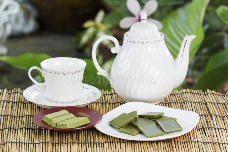 Product Matcha green tea chocolate with tea pot