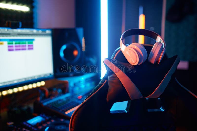 Producător de muzică pentru sunet sau gazdă radio stock photography