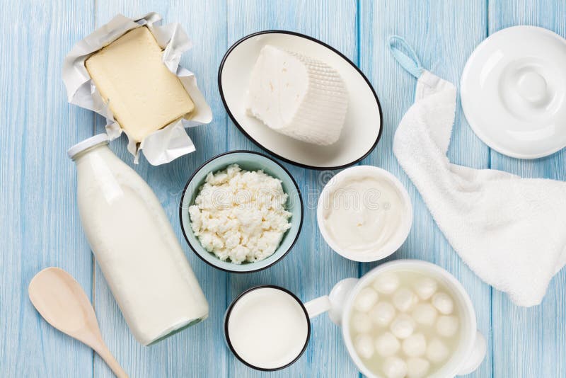 Produits laitiers Crème sure, lait, fromage, oeuf, yaourt et beurre images libres de droits Produits laitiers Crème sure, lait, fromage, oeuf, yaourt et beurre images libres de droits
