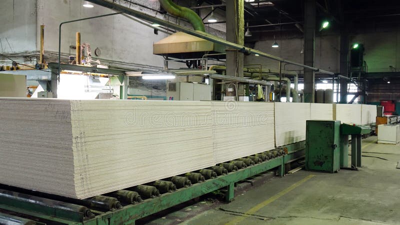 Produkcja uwarstwiaj?cy fiberboard Fibreboard prze?cierad?a dla meblarskiej produkcji obraz stock Produkcja uwarstwiaj?cy fiberboard Fibreboard prze?cierad?a dla meblarskiej produkcji obraz stock
