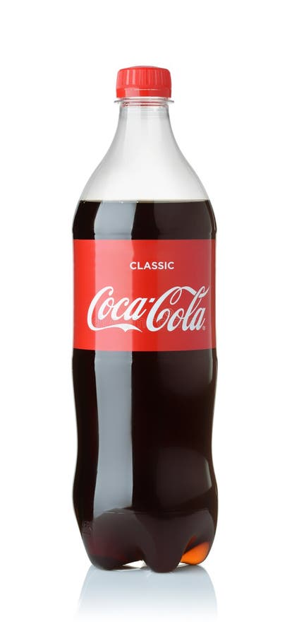 Produkt som sprutats med en liter Coca-Cola plastflaska arkivbilder