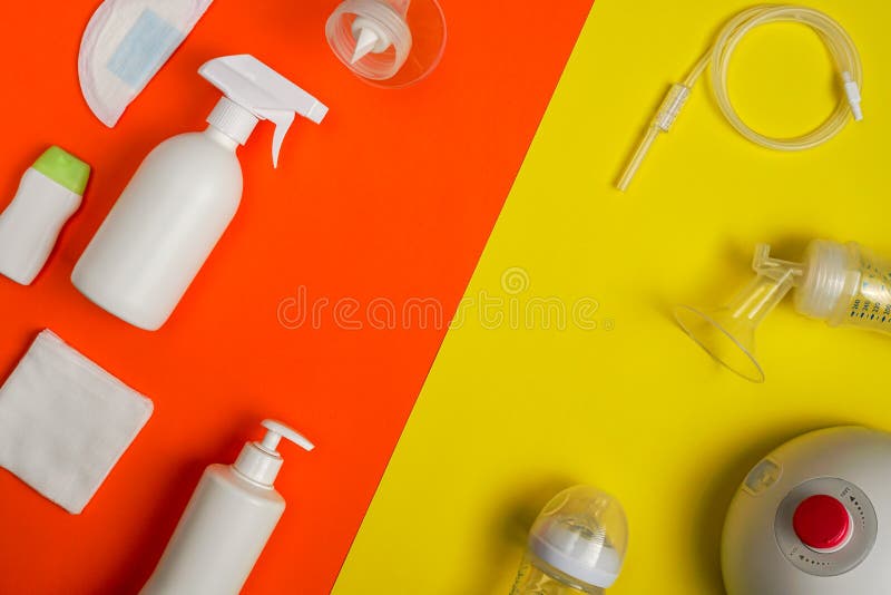 Produtos dos cuidados e da alimentação do bebê com espaço da cópia foto de stock royalty free Produtos dos cuidados e da alimentação do bebê com espaço da cópia foto de stock royalty free