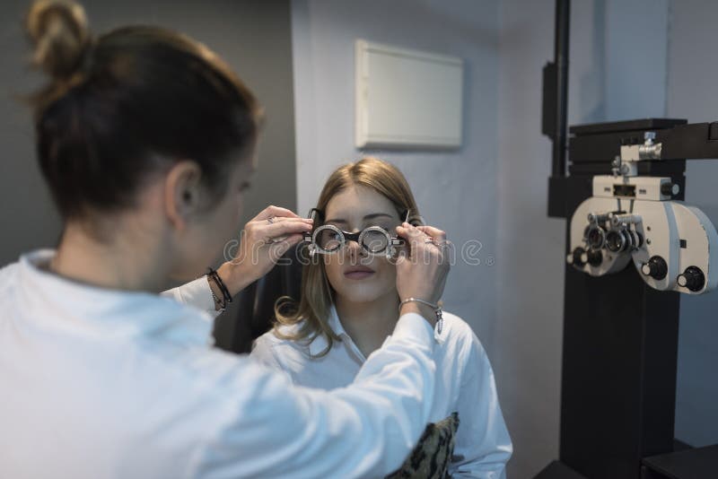 Proefkadertest in optometrieopslag royalty-vrije stock foto Proefkadertest in optometrieopslag royalty-vrije stock foto