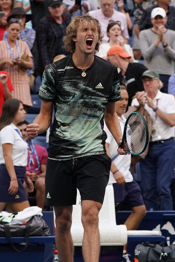 Profesjonalny tenisista Alexander Zverev z Niemiec świętuje zwycięstwo po trzecim meczu US Open 2019