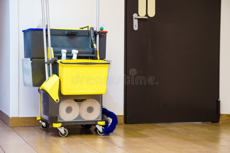 https://thumbs.dreamstime.com/b/professional-cleaning-equipment-corridor-miscellaneous-tools-items-66634267.jpg