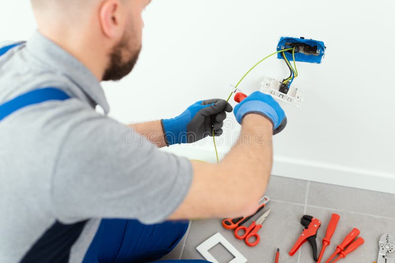 Eletricista profissional Sousa Reparos