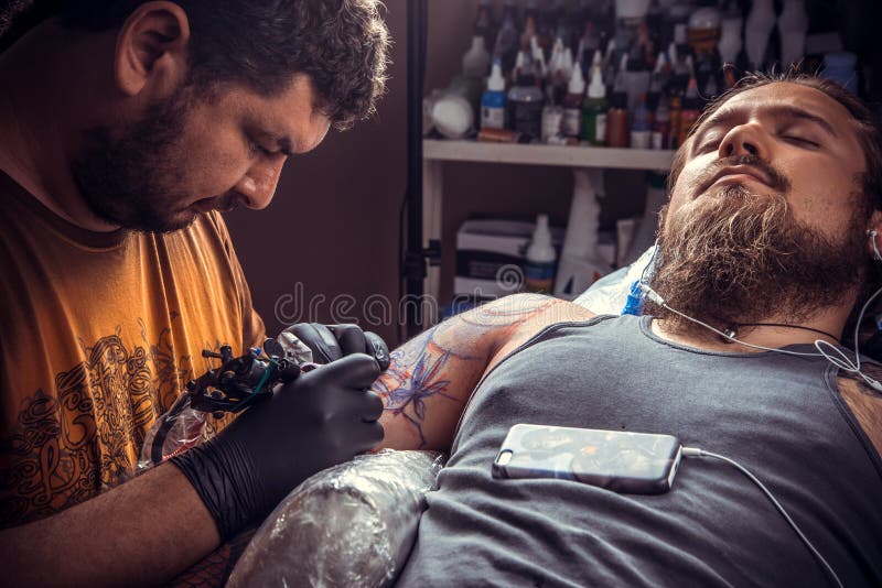 Professional Tattooist at Work in Tattoo Studio Stock Photo - Image of  drawing, machine: 87590976