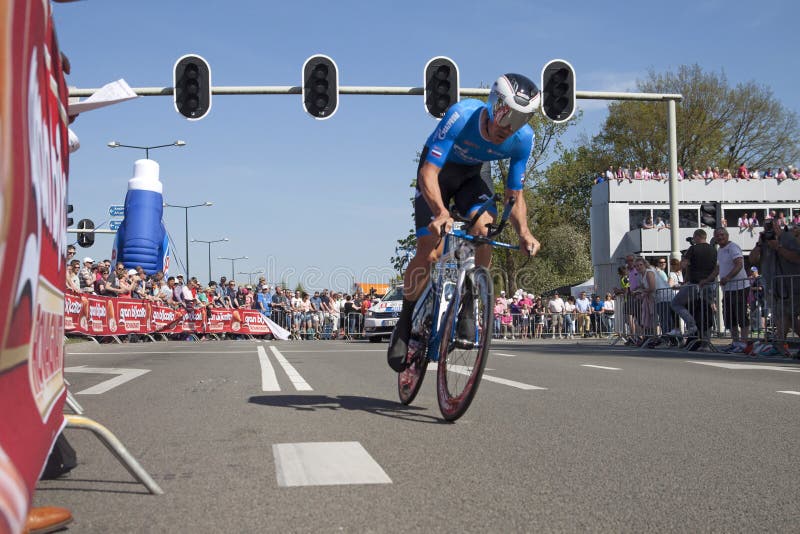 Professionele fietser tijdens de proloog van de Reis van d'Italia van de Girogiro royalty-vrije stock foto's Professionele fietser tijdens de proloog van de Reis van d'Italia van de Girogiro royalty-vrije stock foto's