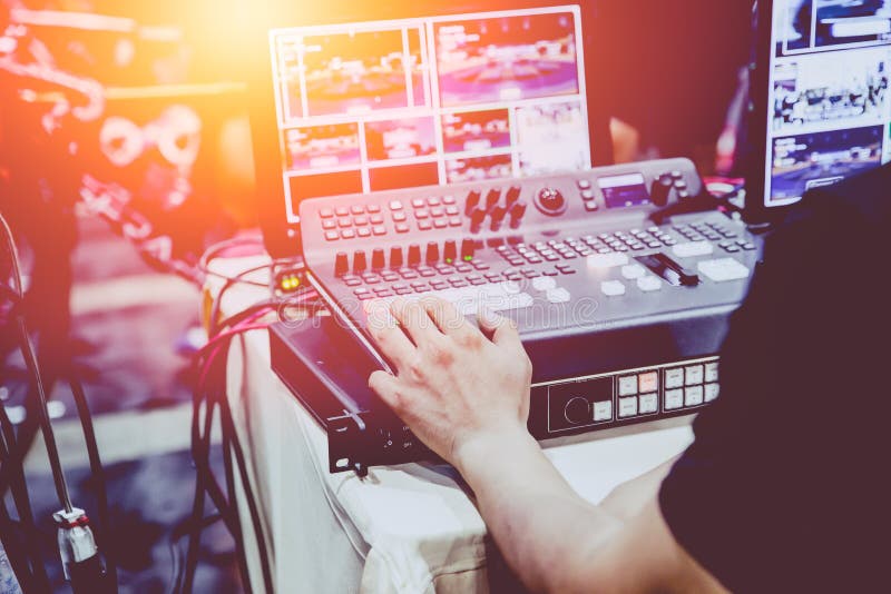 Professionele videoredacteur op stadium stock afbeelding Professionele videoredacteur op stadium stock afbeelding