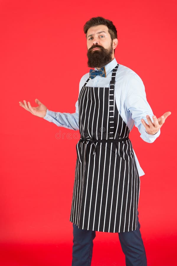 Professionnel dans la cuisine Cuisson barbue de chef d'homme Hippie faisant cuire la maison ou le restaurant Concept moderne de c image libre de droits Professionnel dans la cuisine Cuisson barbue de chef d'homme Hippie faisant cuire la maison ou le restaurant Concept moderne de c image libre de droits